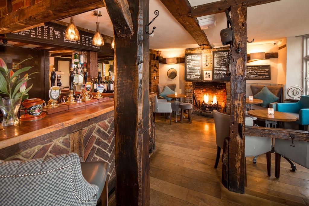 The Chequers Inn Beaconsfield Extérieur photo