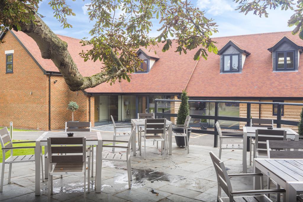 The Chequers Inn Beaconsfield Extérieur photo