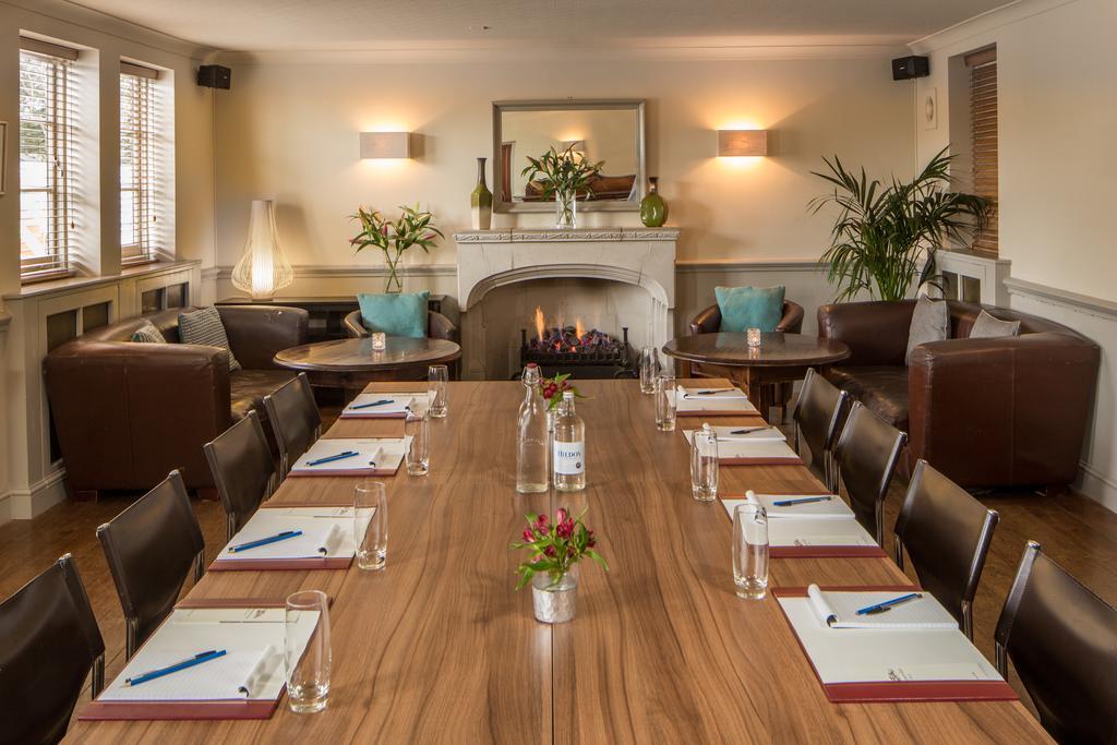 The Chequers Inn Beaconsfield Extérieur photo