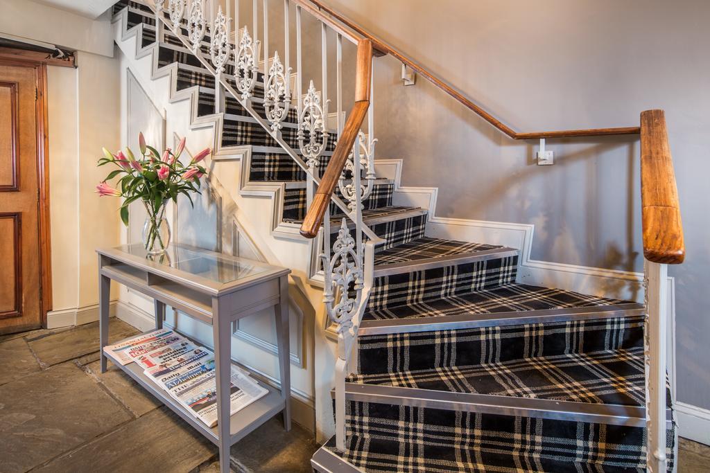 The Chequers Inn Beaconsfield Extérieur photo