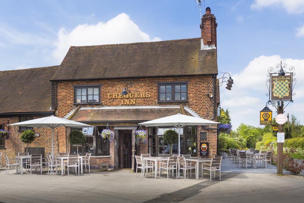 The Chequers Inn Beaconsfield Extérieur photo