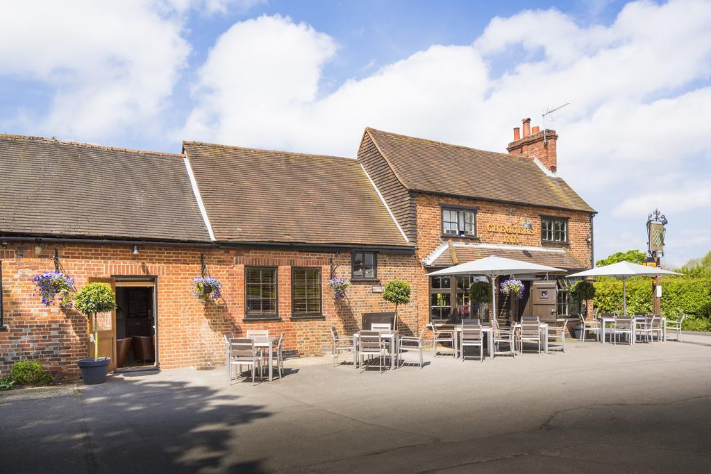 The Chequers Inn Beaconsfield Extérieur photo