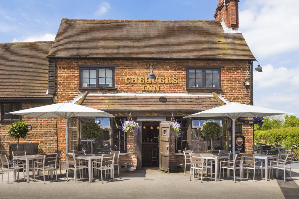 The Chequers Inn Beaconsfield Extérieur photo